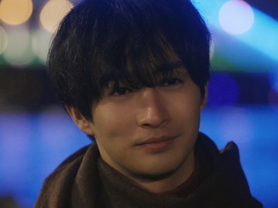 Takashi is portrayed by the Japanese actor Robin Furuya (古屋呂敏).