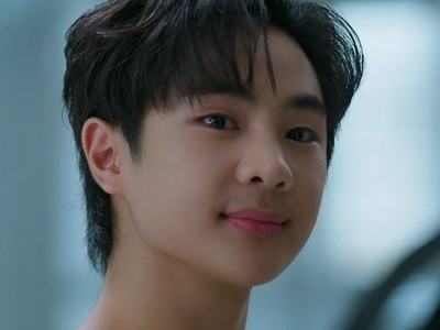 DinDin is portrayed by Thai actor Ta Nannakun Pakapatpornpob (ต้า นันคุณ ภัคภัทรพรพบ).