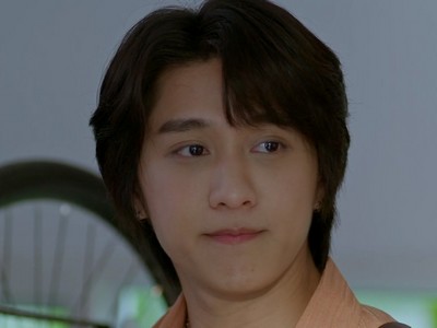Tawan is portrayed by Thai actor Us Nititorn Akkarachotsopon (อัส นิติธร อัครโชติโสภณ).