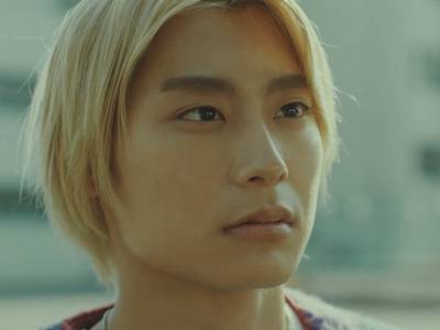 Madoka is portrayed by the Japanese actor Aloha Takamatsu (髙松アロハ).