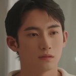 Jisoo is portrayed by Korean actor Myeong Cheol Jung (정명철)