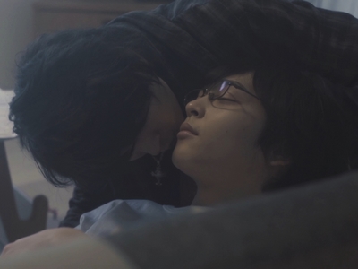 Ryoma tries to kiss Izumi while he's asleep.