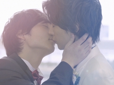 Ryoma and Izumi re-enact a wedding ad that they filmed as children ten years ago.