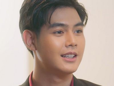Jet is portrayed by the Thai actor Tawan Nawinwit Kittichanawit (ตะวัน ณวินวิชญ์ กิตติชนวิชญ์).
