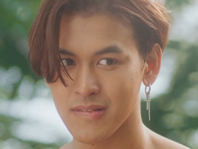 Thee is portrayed by the Thai actor Film Jirayu Aungvanich (ฟิล์ม จิรายุ อึ่งวานิช).