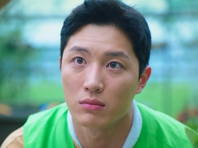 Ye Chan is portrayed by the Korean actor Yoon Do Jin (윤도진).