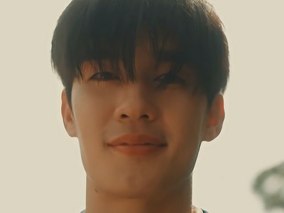 Thai is portrayed by Tee Boonyakait Wongsajaem (ตี๋ บุญยเกียรติ วงษาแจ่ม).