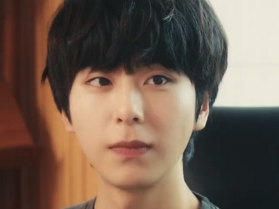 Jeong Yeon is portrayed by Korean actor Lee Sang Min (이상민).