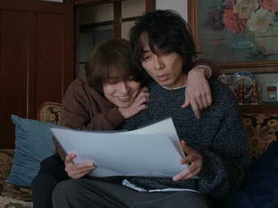 Azuma and Kuji are reading together.