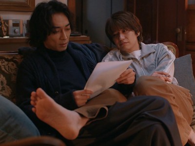 Azuma puts his foot over Kuji's lap.