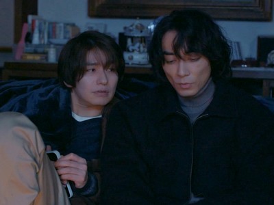 Azuma and Kuji talk at night.