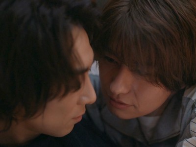 Azuma seduces Kuji.
