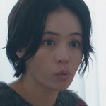 Azuma's sister is portrayed by Japanese actress Mayu Sakuma (佐久間麻由).