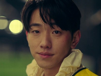 Young is portrayed by the Korean actor Nam Yoon Su (남윤수).