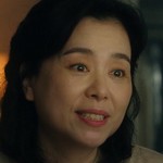 Heung Soo's mom is portrayed by Korean actress Jang Hye Jin (장혜진).