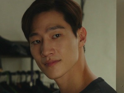 Heung Soo is portrayed by Korean actor Steve Noh (스티브 노).