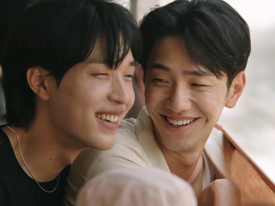 Young and Gyu Ho smile as they enjoy vacation together.