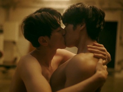 Young and Yeong Su make out in Episode 4 of Love in the Big City.