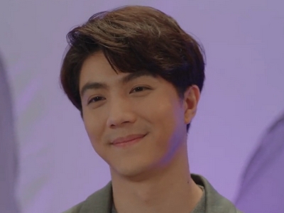 Aey is played by the actor Bruce Sirikorn Kananurak (ศิริกร คณานุรักษ์).