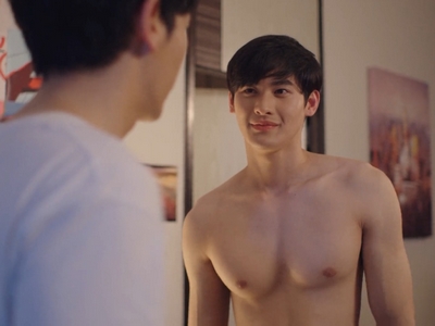 Gene is amazed when he sees Nubsib shirtless for the first time in Lovely Writer Episode 2.