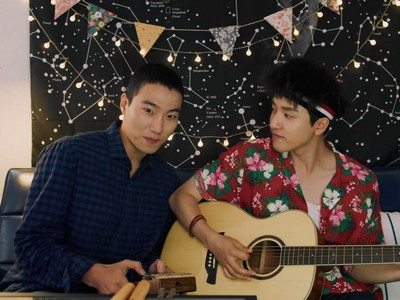 Bong Sik and Min Ho play music together.