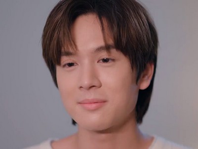Met is portrayed by Thai actor Pon Thanapon Aiemkumchai (ภณ ธนภณ เอี่ยมกำชัย).