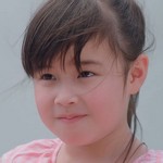 Min is portrayed by a child actress.