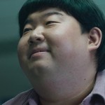 Chubby is portrayed by the Taiwanese actor Flower Chen (陳晏佐).