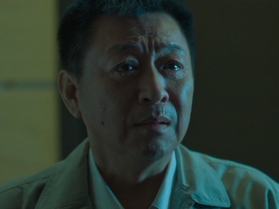 Mao's father cries as he begs Chia Hao.
