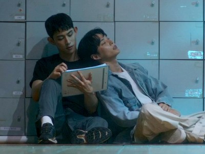 Doha and Jaeyon grow close.