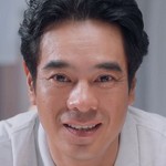 Jade's dad is portrayed by the Thai actor Amarin Nitibhon (อัมรินทร์ นิติพน).