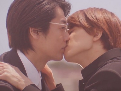 Minato kisses his teacher Sakuma.