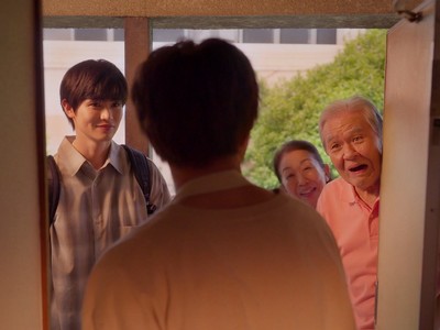 Minato's grandparents visit him.