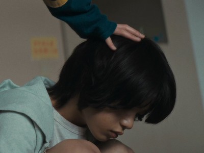 Yori touches Minato's head.