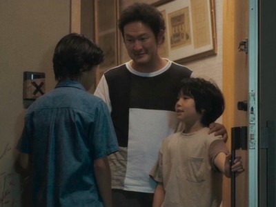 Yori and his father greet Minato.