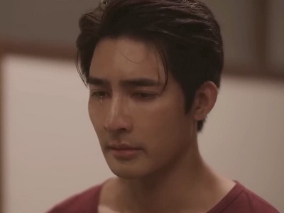 Jim cries during his argument with Li Ming.