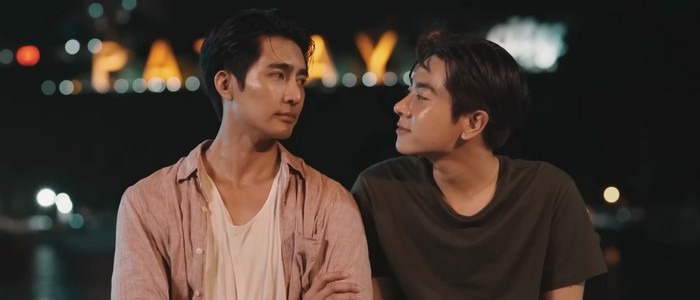 Moonlight Chicken is a Thai BL series about a restaurant owner who has a romantic fling with his customer.