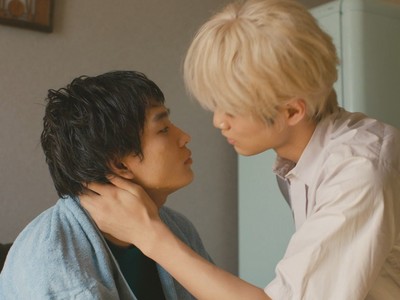 Makki and Eiji share an intimate moment.