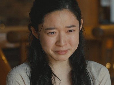 Mieko cries after reuniting with Makki years later.