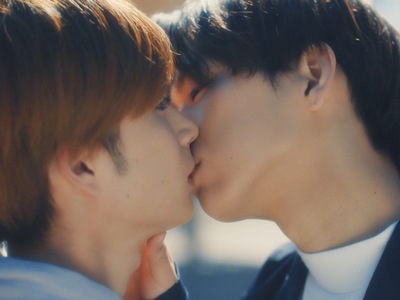 Kota and Naoya kiss in the first episode of Mr. Unlucky Has No Chance but to Kiss.
