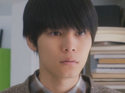 Hira is portrayed by the Japanese actor Riku Hagiwara (萩原利久).