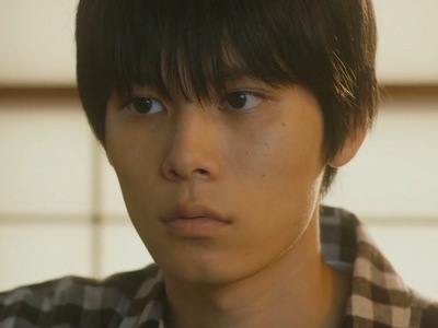 Hira is portrayed by the Japanese actor Riku Hagiwara (萩原利久).