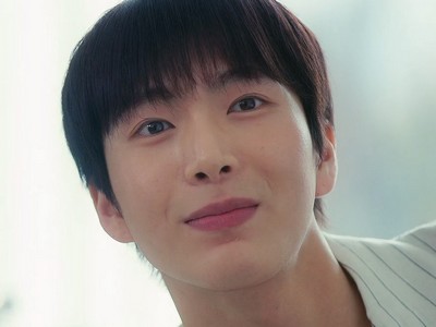Aejoon is portrayed by Korean actor Kevin (케빈).