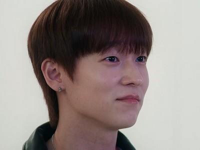 Jooha is portrayed by Korean actor Lee Byung Hun (이병헌).