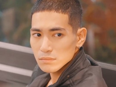 Cen is portrayed by the Thai actor Boat Anakame Binsaman (โบ๊ท อนาคามี บินสมัน).