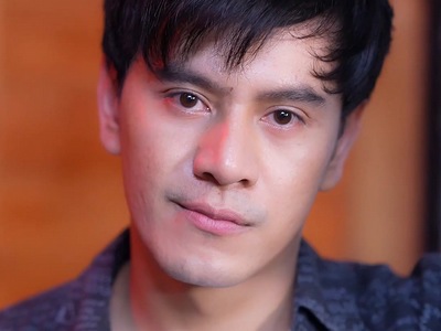 Nut is portrayed by the actor Pakoo Athiwat (ปาโก๋ อธิวัฒน์).