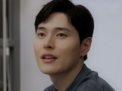 Woo Jin is portrayed by the Korean actor Jung Jae Bin (정재빈).