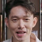 One of the interviewers is portrayed by Chert Sangsan Santimaneerat (เชิ้ต สร้างสรรค์ สันติมณีรัตน์).
