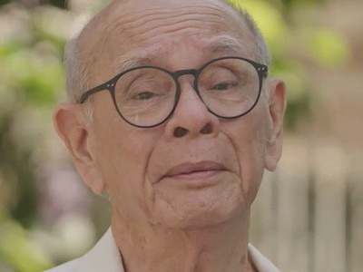 Sak is portrayed by Thai actor Suprawat Pattamasoot (สุประวัติ ปัทมสูต).