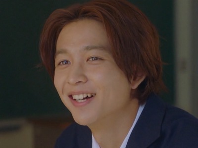 Akkun is portrayed by the Japanese actor Jin Suzuki (鈴木仁).